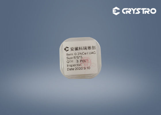 Het smeren van Enig Kristal 5x5x5mm van de Niveau0.3%ce LUAG Fonkeling